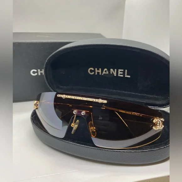 Gorgeous Brown Tint Chanel Sunglasses CHANEL Vintage 91235 brown tortoise resin gold CC logo cat  main image 4